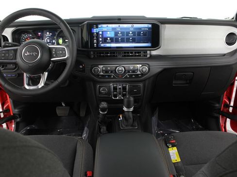Used 2025 Jeep Wrangler Unlimited Sahara w/ Safety Group AWD/4WD image 9