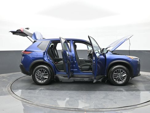 Used 2023 Nissan Rogue S image 43