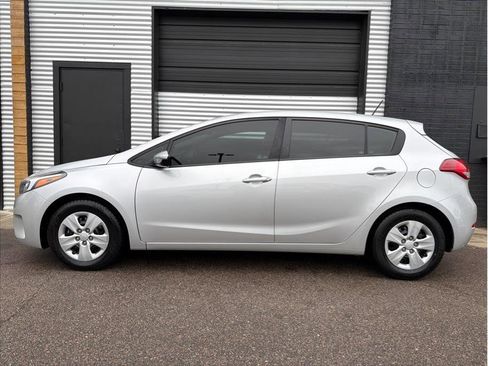 Used 2017 Kia Forte LX FWD image 6