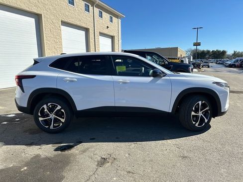 New 2026 Chevrolet Trax RS w/ Sunroof Package image 12