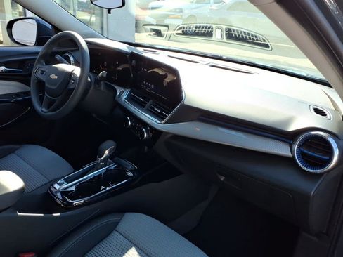 Used 2026 Chevrolet Trax LT FWD image 21