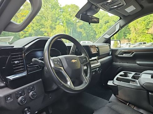 Used 2024 Chevrolet Silverado 1500 LT AWD/4WD image 9