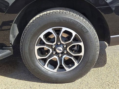 Used 2024 Ford Expedition XLT image 10