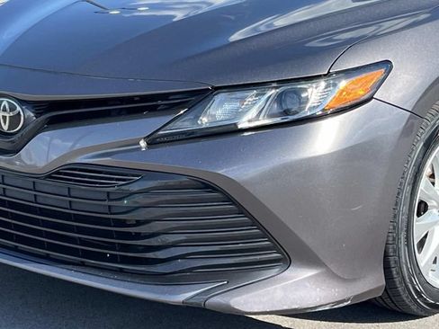 Used 2018 Toyota Camry LE FWD image 9