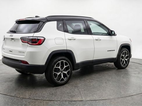 Used 2025 Jeep Compass Limited AWD/4WD image 9