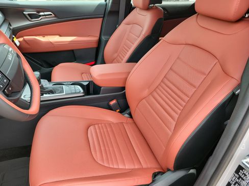 New 2026 Kia Sportage SX FWD image 4
