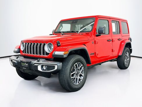 Used 2025 Jeep Wrangler Sahara image 3