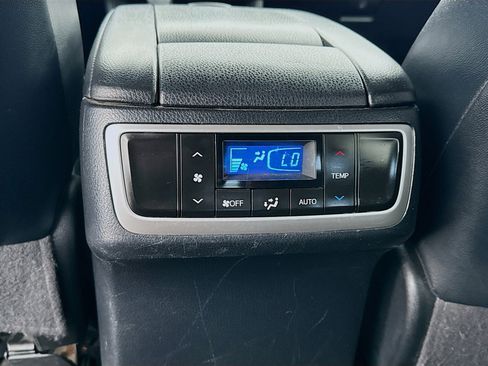 Used 2018 Toyota Highlander XLE FWD image 17