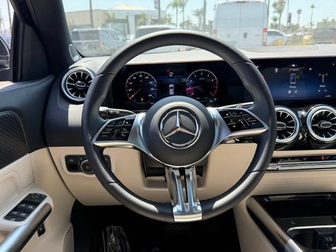 Used 2025 Mercedes-Benz GLA 250 4MATIC image 21