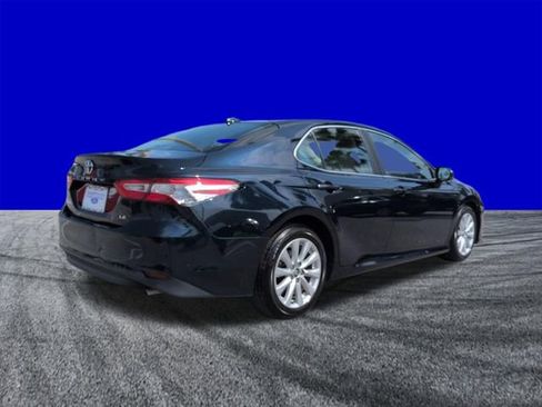 Used 2020 Toyota Camry LE FWD image 4