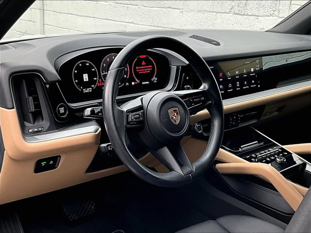 Certified 2024 Porsche Cayenne AWD/4WD image 4
