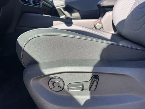 New 2026 Volkswagen Tiguan SE R-Line FWD image 12