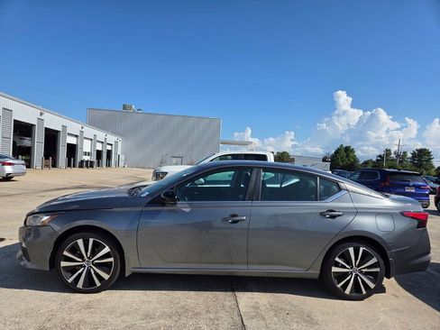 Used 2021 Nissan Altima 2.5 SR w/ SR Premium Package AWD/4WD image 2