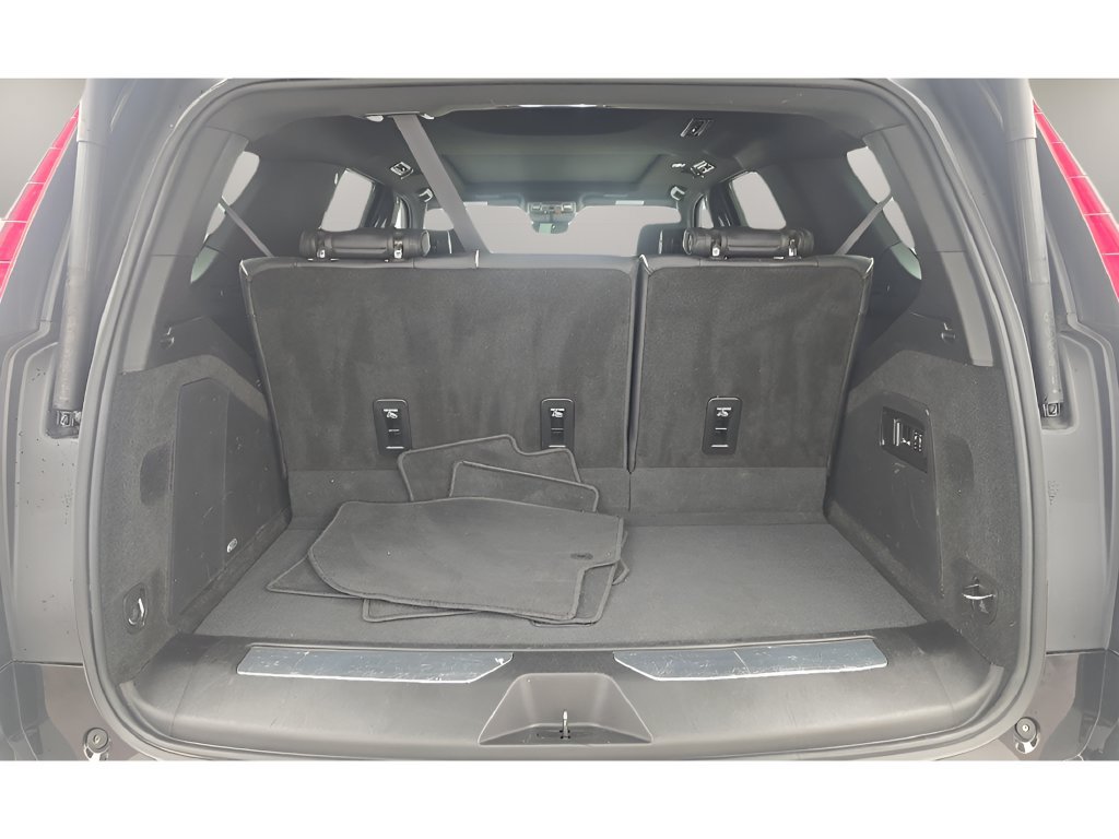 Used 2024 Cadillac Escalade Premium Luxury AWD/4WD image 15