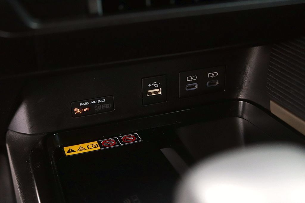 Used 2025 Toyota Camry SE FWD image 21