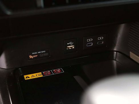 Used 2025 Toyota Camry SE image 21