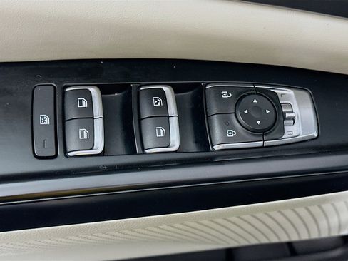 Used 2024 Kia Carnival LX image 15