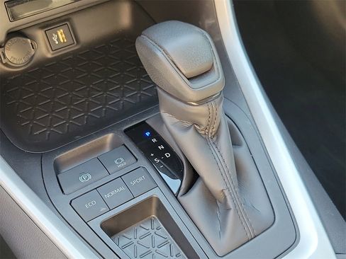 Used 2025 Toyota RAV4 LE image 27