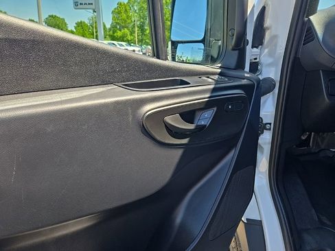 Used 2025 Mercedes-Benz Sprinter 2500 image 28