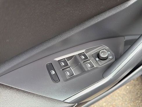 Certified 2023 Volkswagen Jetta SE w/ Panoramic Sunroof Package FWD image 18