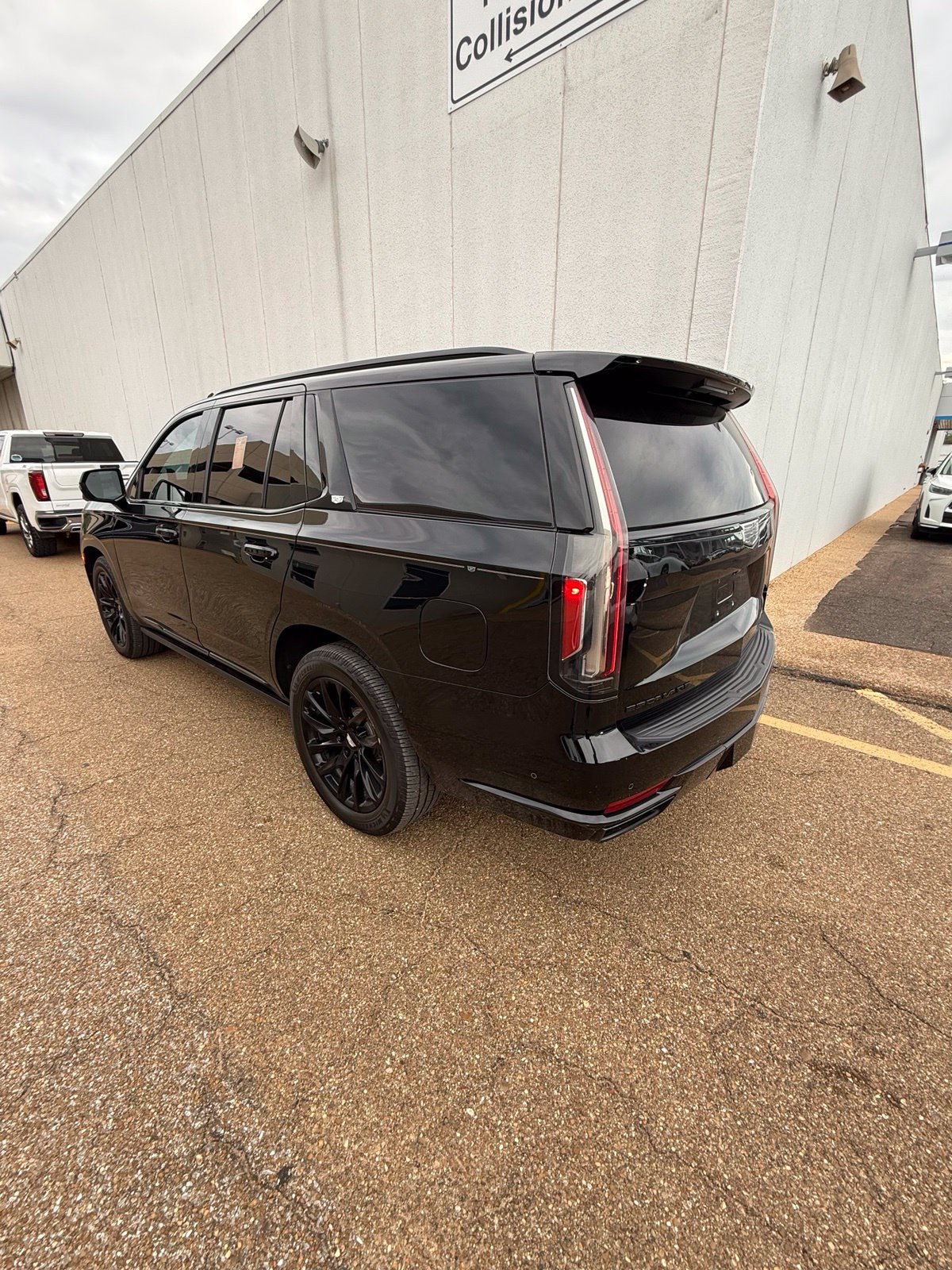 Used 2021 Cadillac Escalade Sport w/ Driver Assist Tech Package AWD/4WD image 3