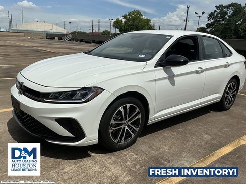 Used 2025 Volkswagen Jetta Sport FWD image 2