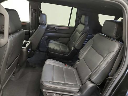 Used 2025 GMC Yukon XL Denali AWD/4WD image 23