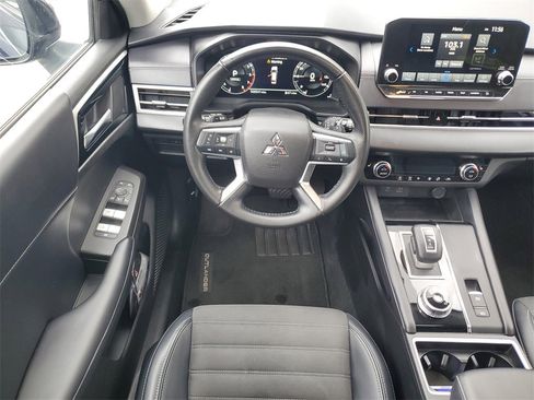 Used 2023 Mitsubishi Outlander SE image 15