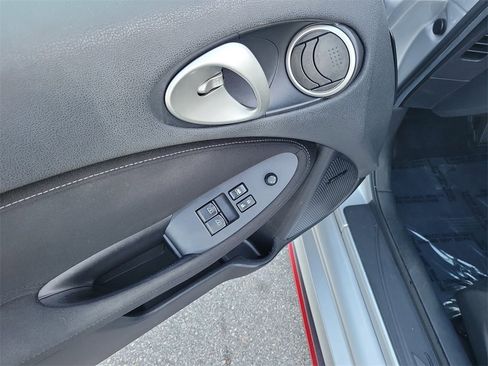 Used 2016 Nissan 370Z w/ Sport Package image 12