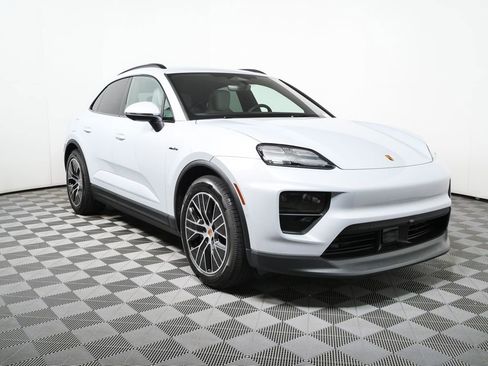 New 2026 Porsche Macan Electric RWD image 33