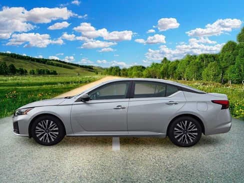 Used 2024 Nissan Altima 2.5 SV FWD image 3