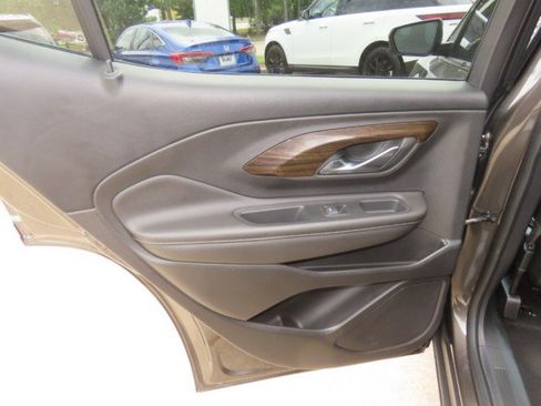Used 2019 GMC Terrain Denali w/ Advanced Safety Package FWD image 18