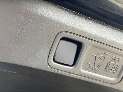 Used 2019 Ford Expedition Limited image 24