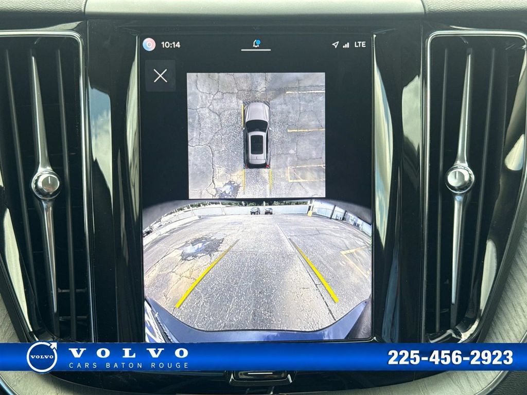 Used 2025 Volvo XC60 B5 Plus AWD/4WD image 31