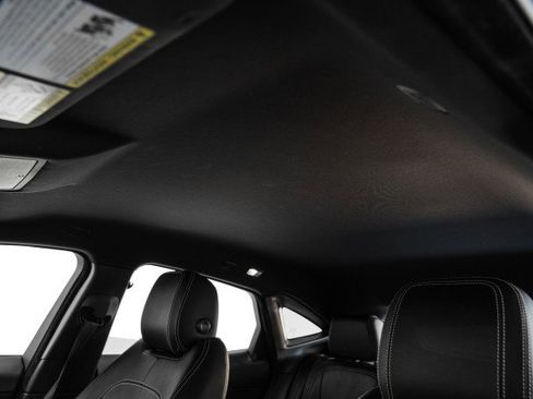 Used 2019 Jaguar E-PACE R-Dynamic SE image 28