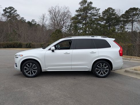 Used 2018 Volvo XC90 T6 Momentum w/ Convenience Package image 8