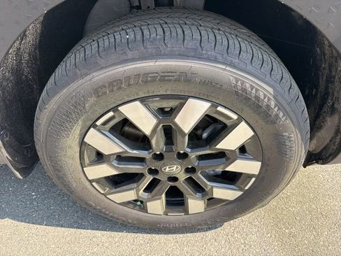 Used 2025 Hyundai Santa Cruz SE image 32