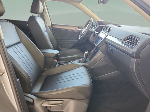 Used 2023 Volkswagen Tiguan SE FWD image 21