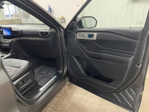 Used 2020 Ford Explorer Limited w/ Class III Trailer Tow Package image 37