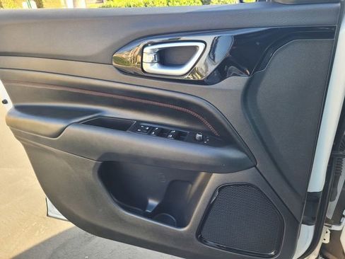 Used 2024 Jeep Compass Trailhawk image 13