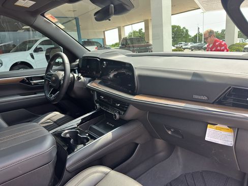 Used 2025 Chevrolet Tahoe High Country w/ Sun And Tow Package AWD/4WD image 34