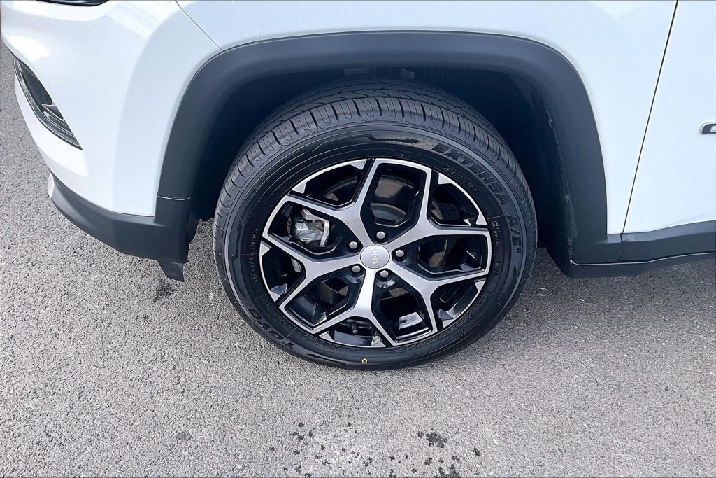 Used 2024 Jeep Compass Limited AWD/4WD image 9