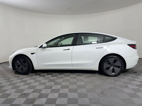 Used 2023 Tesla Model 3 Standard Range image 2