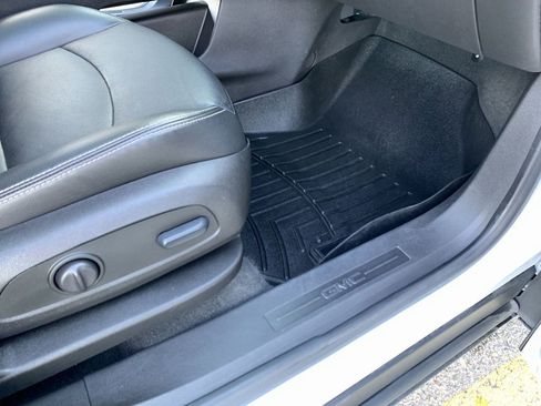 Used 2022 GMC Terrain SLT w/ Infotainment Package II image 27