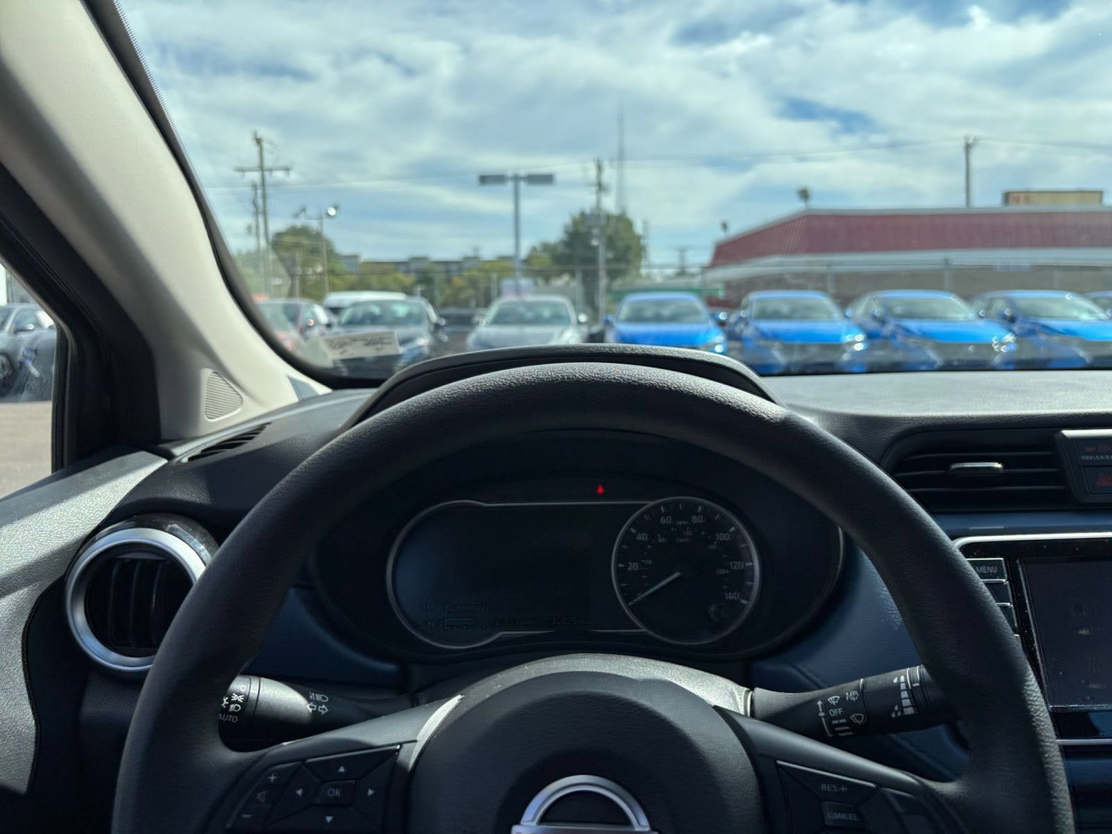 Used 2025 Nissan Versa SV FWD image 31