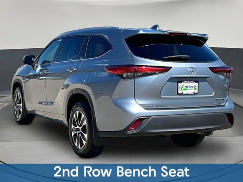 Used 2021 Toyota Highlander XLE AWD/4WD image 5
