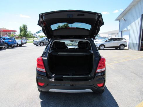 Used 2018 Chevrolet Trax LT w/ Sun & Sound Package FWD image 40