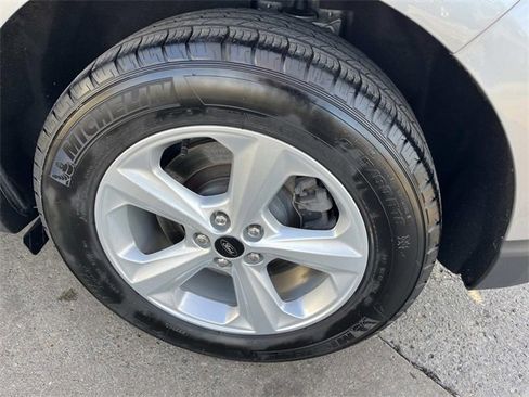 Used 2023 Ford Edge SE image 11