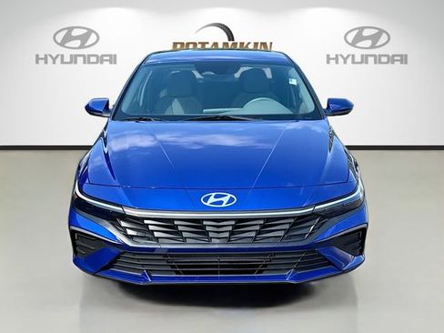 Certified 2024 Hyundai Elantra SE image 2