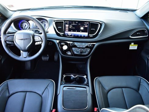 New 2026 Chrysler Pacifica Limited image 34